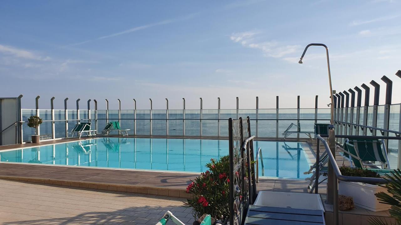 Hotel Napoleon غابيتّشي ماري المظهر الخارجي الصورة